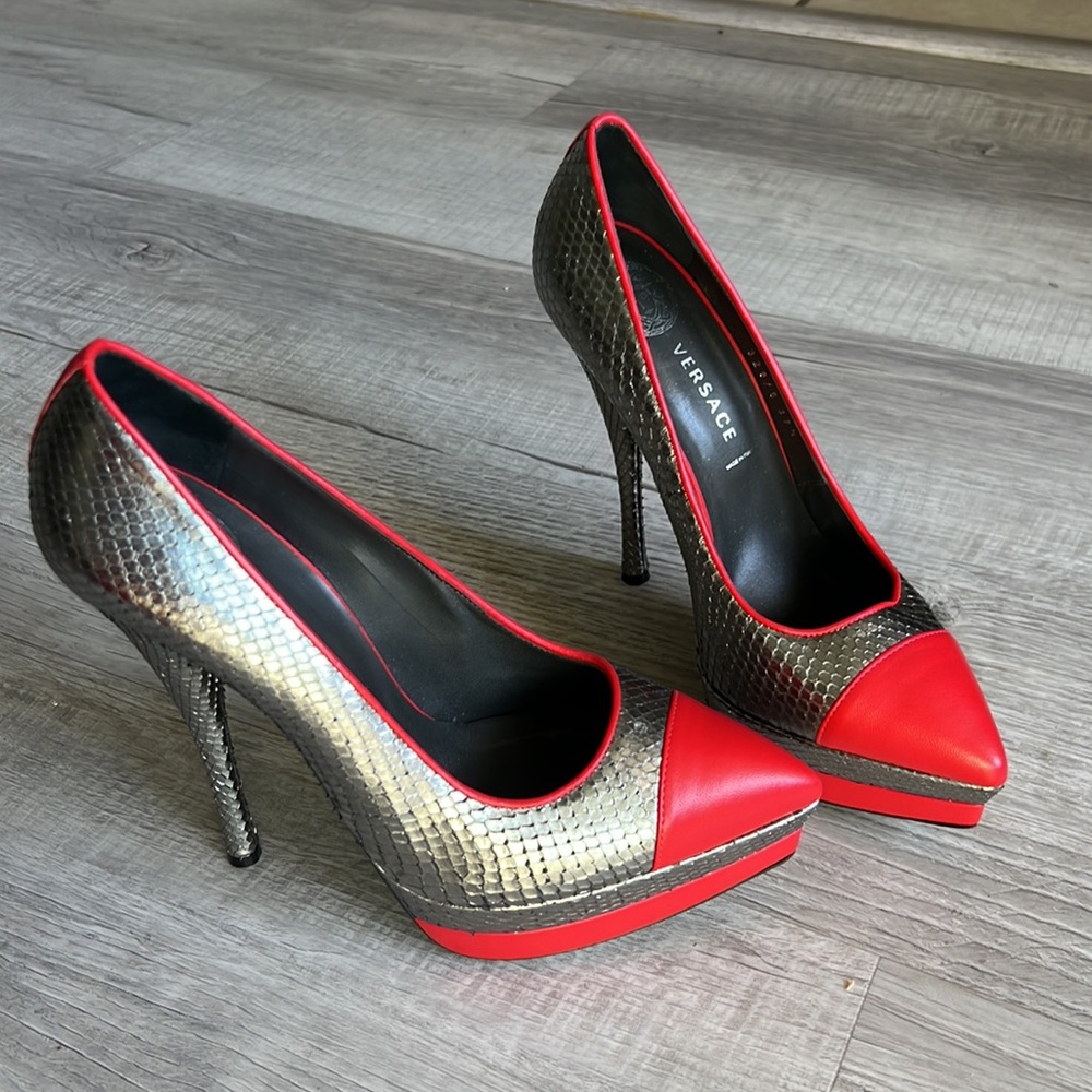 Beautiful Python Skin Pumps By Versace - image 2